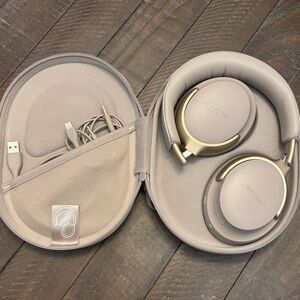 Bose Noise-Cancelling Headphones in Tan